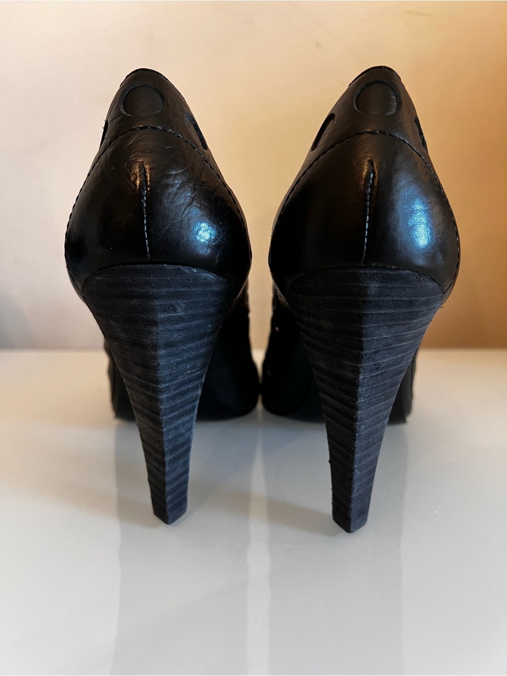 Nine West Black Leather Cutout Pumps Size 7 Round Toe Career Quiet Luxury - Picture 2 of 12